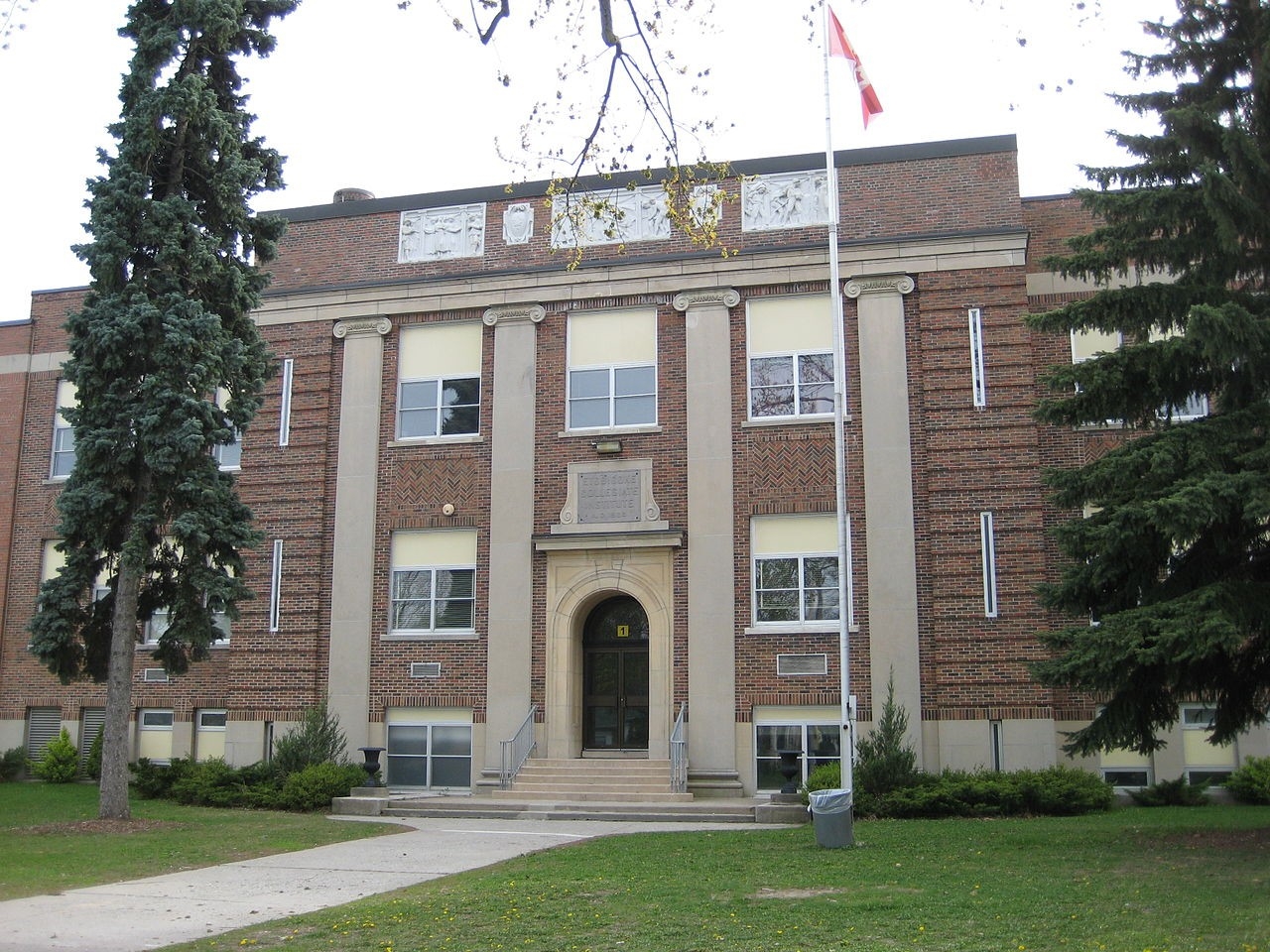 Información del colegio Etobicoke Collegiate Institute  Toronto